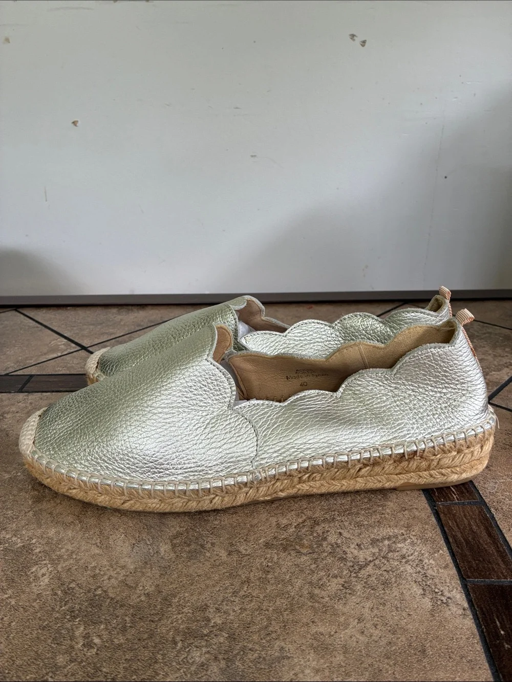 Boden Metallic Silver Espadrille Slip-Ons Scalloped 40/ 8.5